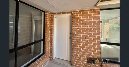 Spacious 3 Bedroom 2 Bathroom Villa - Photo 4