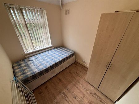 3 bedroom private hall to rent - Photo 4