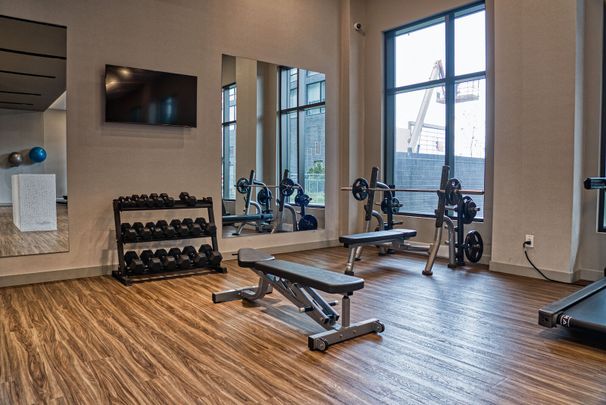 815 Avenue Plymouth, Montréal, QC - Photo 1