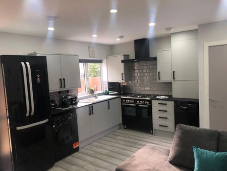 1 bedroom in a house share to rent - Photo 4