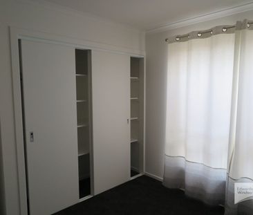 Stylish, Light-Filled Villa in a Prime Kingston Location - Photo 5