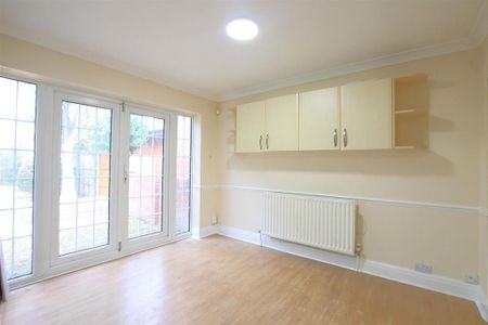 3 bedroom semi-detached house to rent - Photo 2