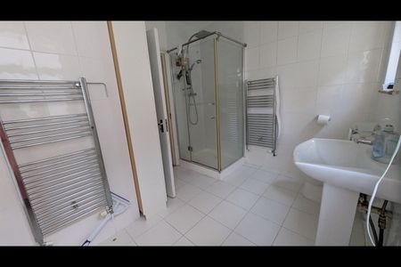 3 Bed Flat, Northampton Road, CR0 - Photo 5