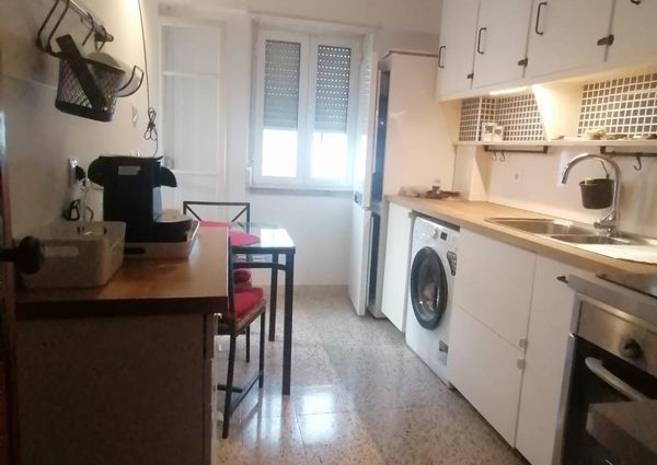 Partilho apartamento com jovem profissional ou estudante