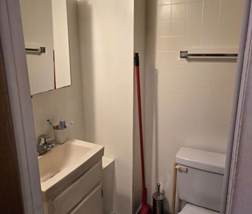 For Lease - 984 Dundas Street Unit# 1, Toronto, Ontario - Photo 2