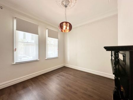 RENOVATED 4 BEDROOM HOUSE IN PYRMONT - Photo 2