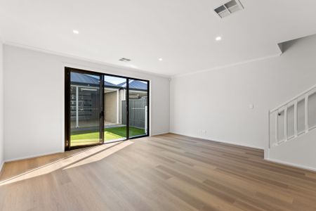 Brand New Townhouse Living in the Heart of Riverside Estate - Photo 5