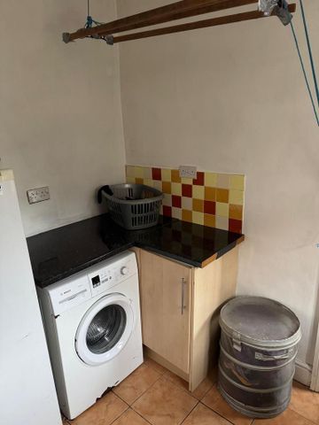 1 bedroom in a house share to rent - Photo 4