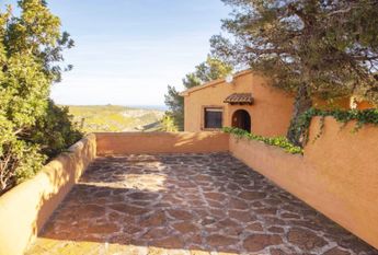 Villa for rent with sea views and private pool steps away from Lady Elizabeth School.