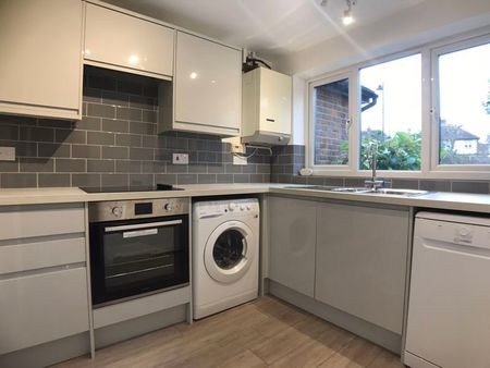 Town Lane Wooburn Green, High Wycombe - Photo 5