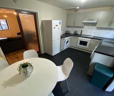 2 bedroom semi-detached house to rent - Photo 4