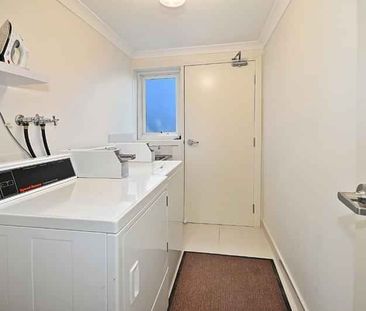 Room 5 (Ensuite) - Photo 4