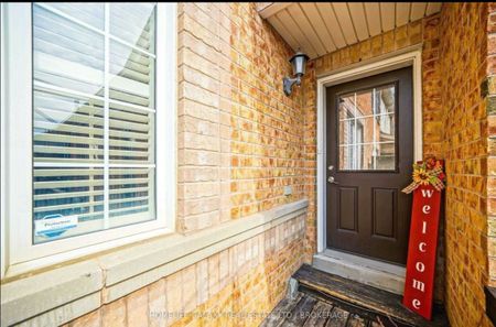 For Lease - 33 Warnford Circle, Ajax, Ontario - Photo 4