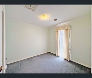 11 Elliott Court, Burnside, Vic 3023 - Photo 3