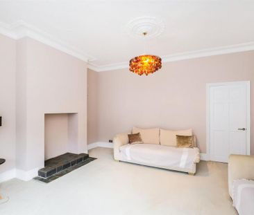 4 bedroom semi-detached house to rent - Photo 3