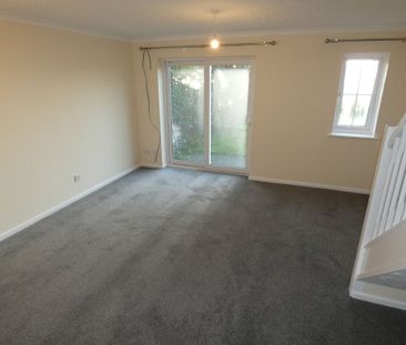 3 bed House - To Let - Photo 2