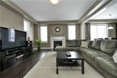 Detached Home For Lease | X8116854 - Photo 2