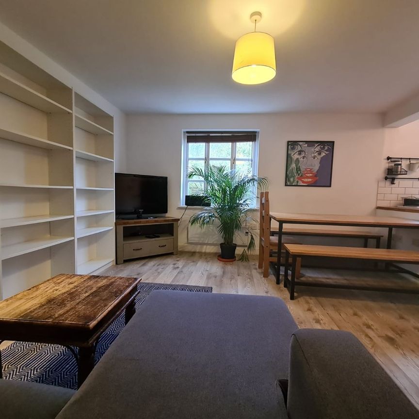 2 Bed Flat, Stratford, E15 - Photo 1