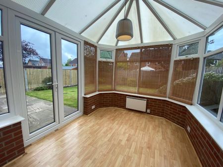 3 bedroom detached house to rent - Photo 4
