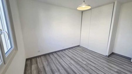 Location Appartement 4 pièces 80m² ST JEAN DE BRAYE 45800 - Photo 5