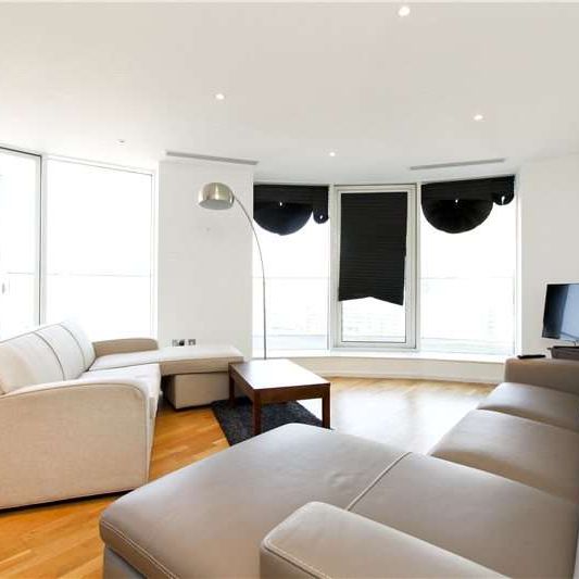 A modern 2 bedroom penthouse situated on the 21st floor of this striking residential development located close to the heart of Canary Wharf’s financial district. - Photo 1