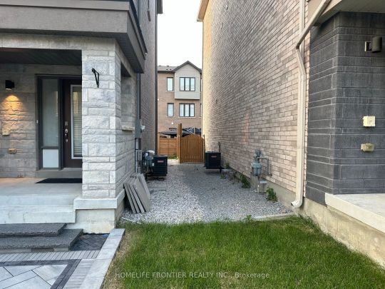 Condo Townhouse For Lease | N9231436 - Photo 1