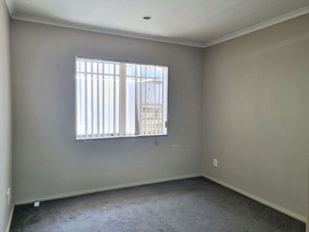 4 Bedroom Family Living - Flat Bush - Photo 5