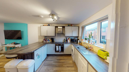 4 bedroom terraced house to rent - Photo 4