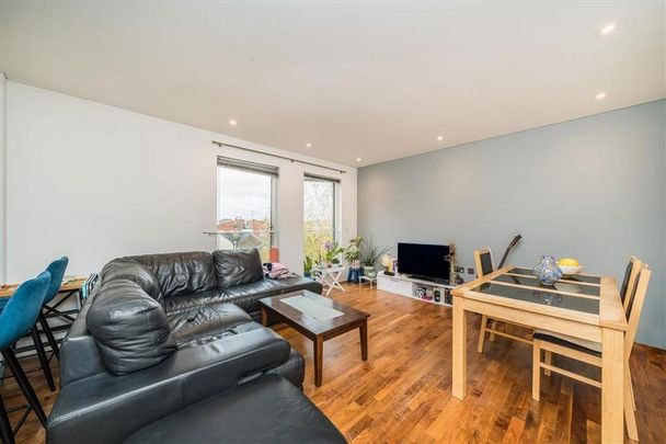 2 bedroom flat to rent - Photo 1