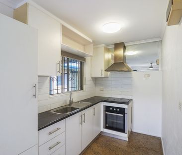 Two Bedroom Home on Greenslopes Street - Photo 6