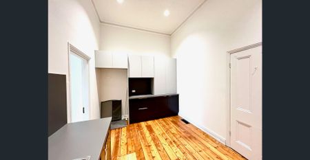 Historic Family Residence - Photo 4