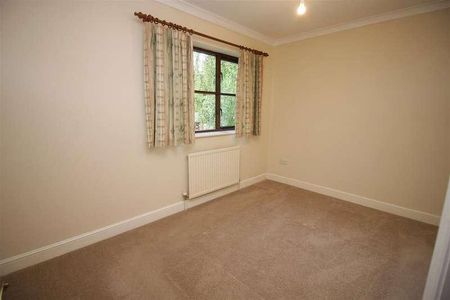 Oakwood Grove, Alderbury, SP5 - Photo 2