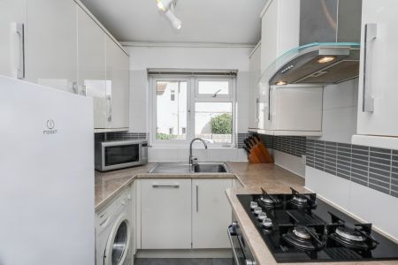 Hook Road, Surbiton - 2 bedrooms Property for lettings - Seymours - Photo 5
