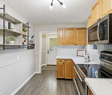 For Lease - 10 Roosevelt Avenue, Ajax, Ontario - Photo 3