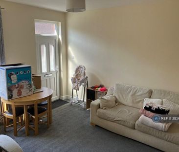 3 bedroom end of terrace house to rent - Photo 2