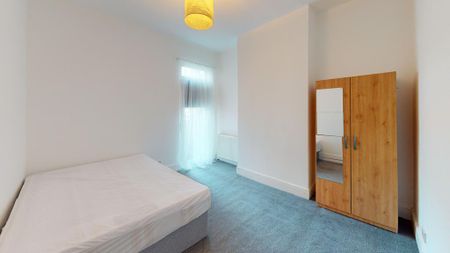 1 bedroom in a house share to rent - Photo 2