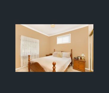 House and Large separate double garage on massive lot!! AVAILABLE N... - Photo 5