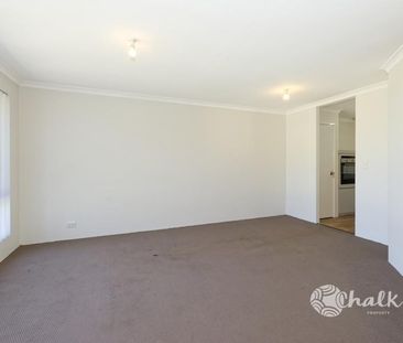 COMFORTABLE FAMILY HOME IN QUIET STREET! - Photo 3