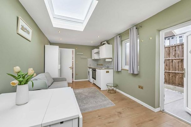 Studio to rent - Photo 1