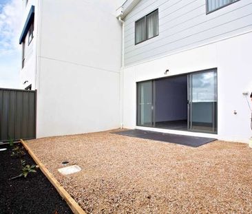 8/79-89 Lancefield Drive, Caroline Springs VIC 3023 - Photo 4