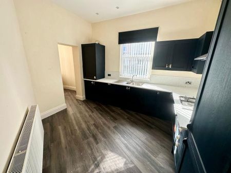 3 bedroom apartment to rent - Photo 3