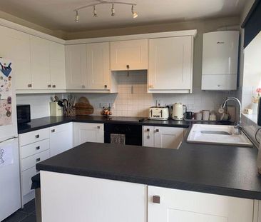 3 bedroom semi-detached house to rent - Photo 3