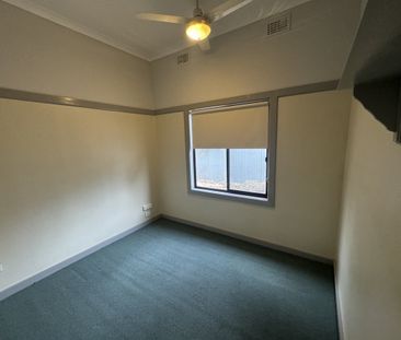 3 Bedroom Home + Study next to GV Health! - Photo 3