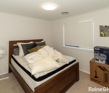 LOW MAITENANCE LLOYD LIVING - Photo 4