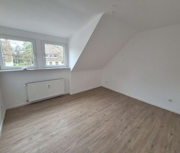 Kersanierte Dachgeschosswohnung in Oberhausen-Schmachtendorf! - Foto 5