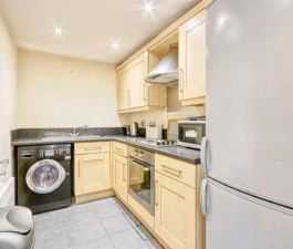 2 BEDROOM Apartment - First Floor - Photo 1