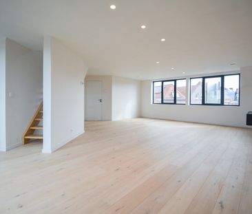 Nieuwbouw dakappartement te hartje Izegem - Photo 2