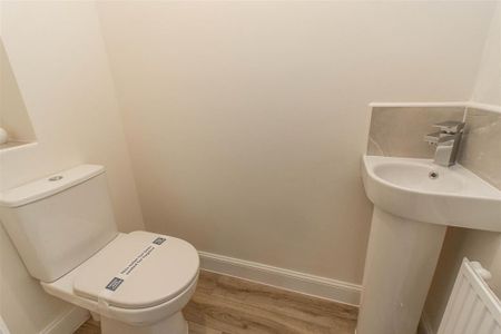 3 bedroom semi-detached house to rent - Photo 4