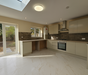 4 bedroom terraced house to rent - Photo 2