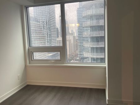 For Lease - 8 Wellesley Street Unit# 2016, Toronto, Ontario - Photo 5